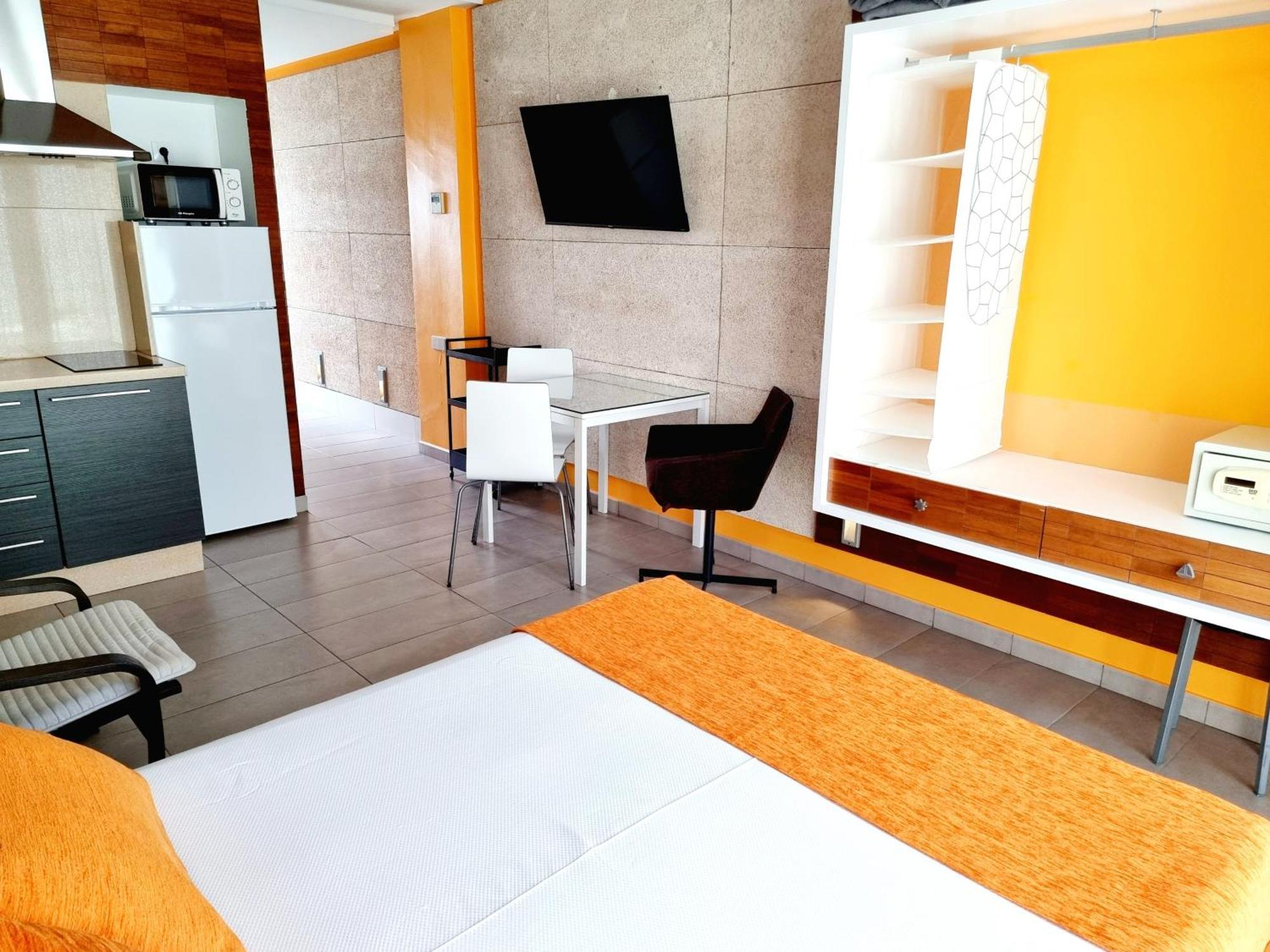 Apartamentos El Arrecife โกนิล เด ลาฟรอนเตรา ภายนอก รูปภาพ
